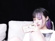 超可爱的妹子，娇羞的样子真是让人十分怜爱，好想抱起来炒