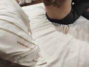 两个社会小哥酒店约炮工厂少妇3P