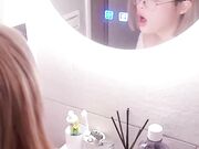 露脸性爱私拍_第一次戴着眼镜被大鸡巴抽插真的好反差