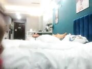 周末酒店开房 出轨小少妇约来偷情 阴毛浓密水汪汪 近距离特写抽插