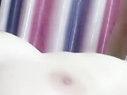 小哥哥直播间上演激情4P破处游戏 两男玩弄两位骚女 手指抠出血小骚逼叫声好大