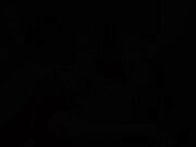 来引诱他 如果她流畅地抿紧嘴唇