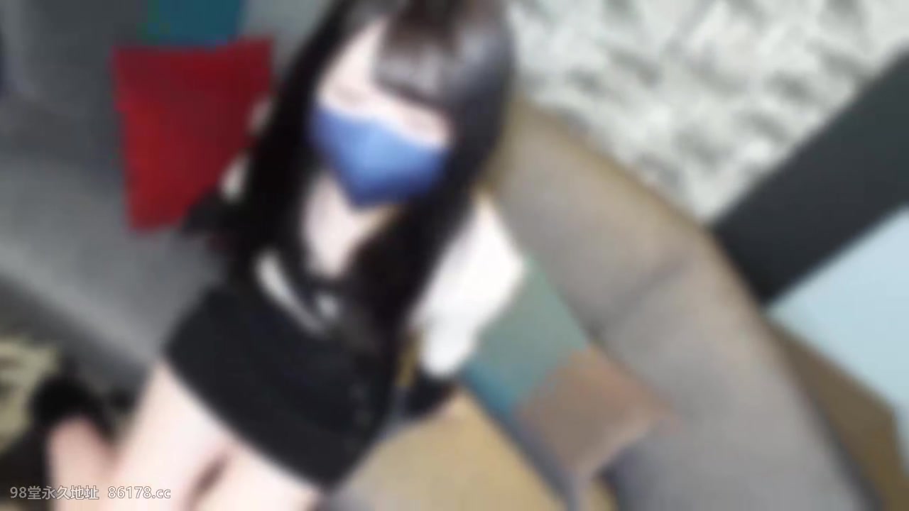 带着口罩都挡不住清纯的面孔