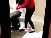 还在上大学的小姨子，背着男友被我操给我舔脚，骚浪蹄子口交骑乘后入