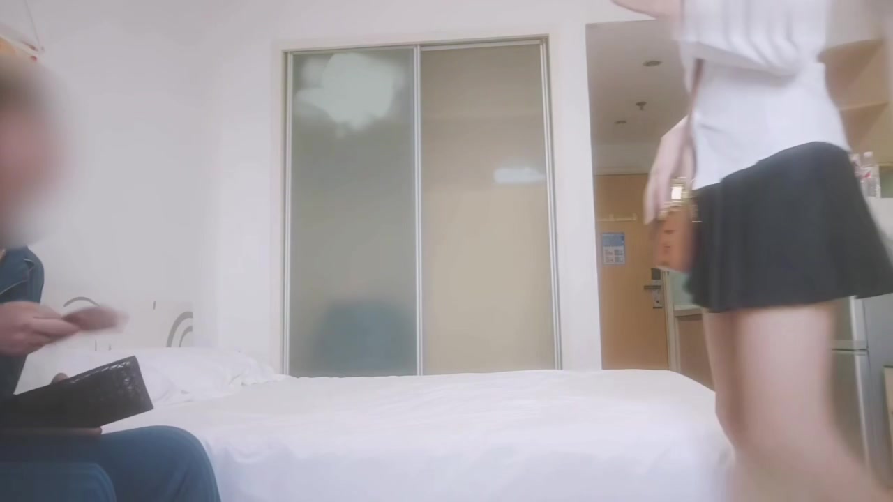 反差少女香舌诱人 人形母狗长腿蛮腰