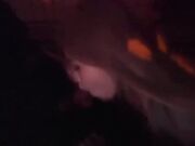 在你们小时候每天去的地方做爱 内射还滴在了地板上