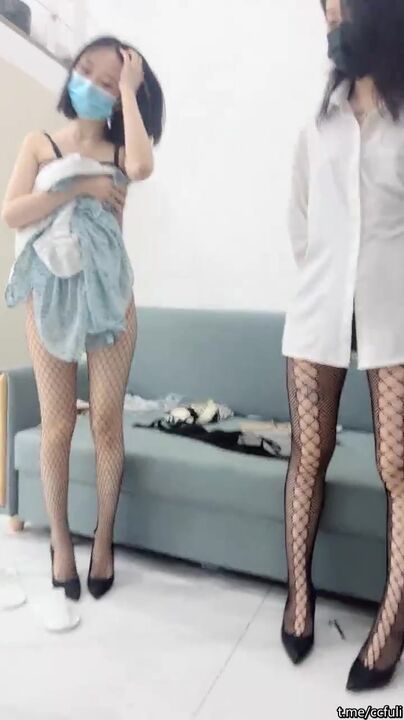 萝莉御姐双飞，冰肌玉骨俏佳人，极品女神