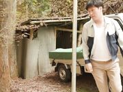 用强烈的舔阴和大屁股脸坐着给他口交