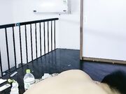 小哥的乖乖小可爱女友全程露脸在镜头前让小哥玩 亲着小嘴玩奶子抠逼