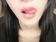 黑丝女友露脸颜值不错跟男友激情啪啪 无套抽插打桩机式爆草看着好刺激好猛