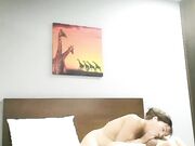 老哥越南找小姐TP啪啪直播 上位骑乘抱起来大力猛操对比清晰非常诱人