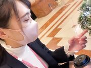 下班后穿西装萌 移动内衣并插入它 穿著衣服时大量阴道射精