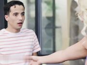 巨乳熟女勾引大屌帅哥大鸡巴爆操虽然瘦但是屌大就行后入内射