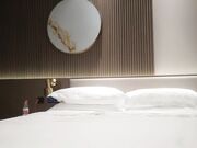 可爱邻家美女，乖巧温柔身材好，沙发调情床上激战