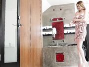 身材超级火辣的白皙丰满女神 跪爬销魂姿势挡不住听着大肉棒猛力插进去啪啪