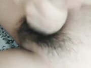 吃饭的时候逼里塞个跳弹好刺激 吃饱就脱了裤子让男人给舔逼