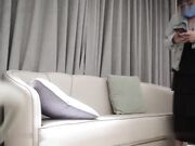 四眼老板外围群约炮牛仔服漂亮美女给完钱后立刻骚起来沙发上激情大战