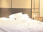 性感黑帽妹子，舌吻摸奶调情口交后入大力猛操