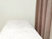 按摩店极品黑丝大奶女技师给小哥按摩主动撩骚 扒下内裤口交大鸡巴