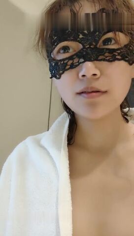 温柔的小猫就是喜欢被调教 宾馆房间被被遛狗 玩滴蜡舔脚指头 口活毒龙都平常