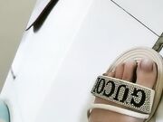 风骚少妇网吧勾引打游戏的小哥 到网吧厕所激情啪啪好刺激