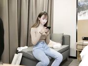 啊啊不行了_身材高挑小穴粉嫩_在沙发女上位骑乘主动啪啪打桩_被小哥操的呻吟连连