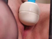 荡妇一遍又一遍地享受她的玩具让大鸡巴给她高潮