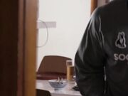 湿润且充满渴望 她那虽略显笨拙却激烈的动作3