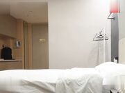 18岁小嫩妹辍学做外围，身材娇小玲珑清纯诱人