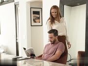 法国熟女穿着丝袜在厨房做爱骑乘功夫了得让大鸡巴受不了