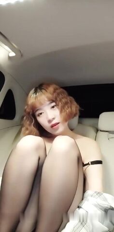 颜值不错身材超好短发巨乳美女主播 户外玩车震口交啪啪