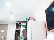 00后短发小萝莉 身材苗条 人瘦胸大 黑丝啪啪精彩