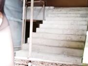 户外爆乳美少妇又来工地勾引老汉 年轻的时候一天要干两次你穿的太性感