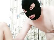 上点年纪的中年大叔玩弄年轻小学妹 老当益壮各种体位激情爆草还用手指抠小骚逼