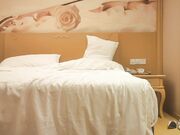 极品模特，高速不间断抽插，暴力打桩！