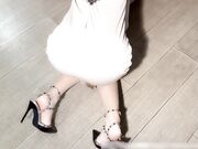 穿肉丝的御姐同事，约她来一次下班后的激情晚餐，掀起性感包臀裙按床上爆操翘臀