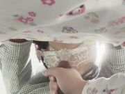 欠债美女还不上钱，只能拿她女儿的身体抵债，女儿被我边操边哭