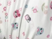 欠债美女还不上钱，只能拿她女儿的身体抵债，女儿被我边操边哭