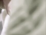 约炮网络女主播，刷了三个嘉年华约出来见面，一边舔我鸡巴，一边问我要礼物，车震被我操的喷我一车淫水