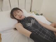 笨蛋小贼被捕获女飞贼惨遭白色地狱