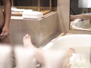 白富美极品性感美少妇寂寞难耐洗澡时被司机偷看后竟直接把他叫进来吃鸡巴啪啪