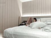 妹妹下面也很紧，包裹感很强，中途骗妹妹拔套干结果被发现了