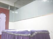 搞沐足按摩女大叔深夜嫖妓小少妇约好价钱痛快脱光今天第一炮让大叔卖力插