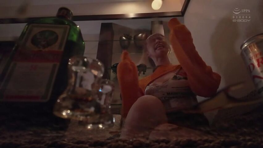 与辣妹喝酒超开心 还带点色色的感觉1