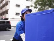 在快递公司工作的单身美女妈妈与兼职学生激情四射的性爱故事1