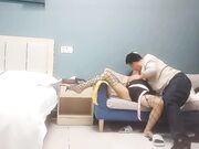 中年大哥约草娇小的精神小妹 真嫩啊 网袜都草掉了 她年轻 不用心疼