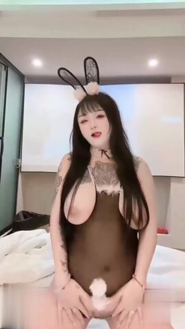 童颜巨乳极品骚逼即兴裸舞多种玩法N种制服逼脸同框插死我爸爸