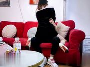 眼镜骚熟女四十如狼被小哥舔爽了翻身上床一顿舌吻猛操表情是亮点骚极了