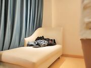 高颜值小嫩模 沙发上翘起屁股后入撞击抬起双腿猛操晃动大奶子