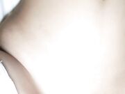 超清纯的贫乳18岁学生妹！JK制服黑白丝！骚操作 打视频电耗让男友看自己被操，别看她这么瘦，喷水的水量挺多，反